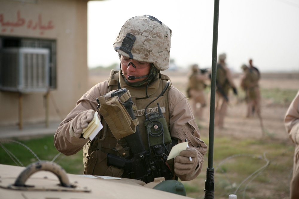 Marines Make ID Renewal Easier for Al Nuammia Residents