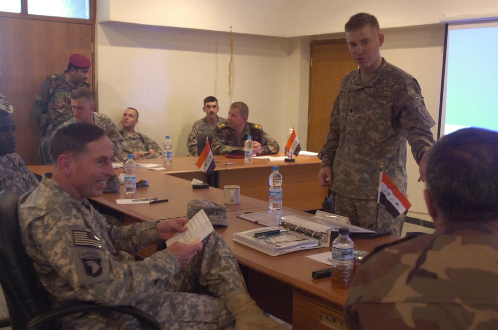 Top U.S. commander in Iraq enters the &quot;Lions' Den&quot;