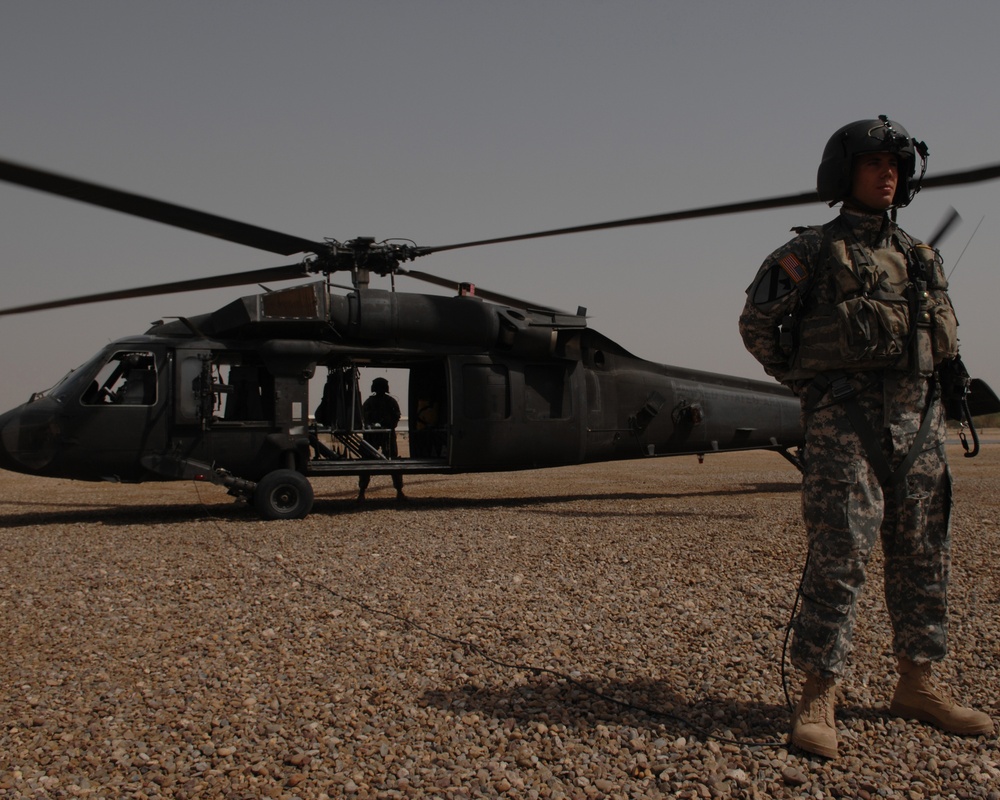 Vice Chairman, Joint Chiefs Visits Service Members in Iraq