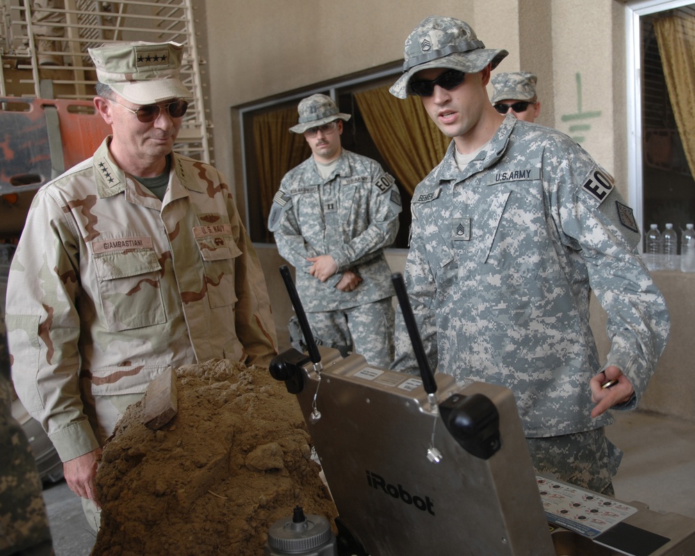 Vice Chairman, Joint Chiefs Visits Service Members in Iraq
