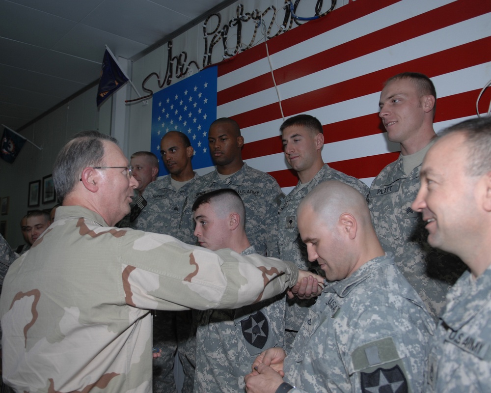 Vice Chairman, Joint Chiefs Visits Service Members in Iraq
