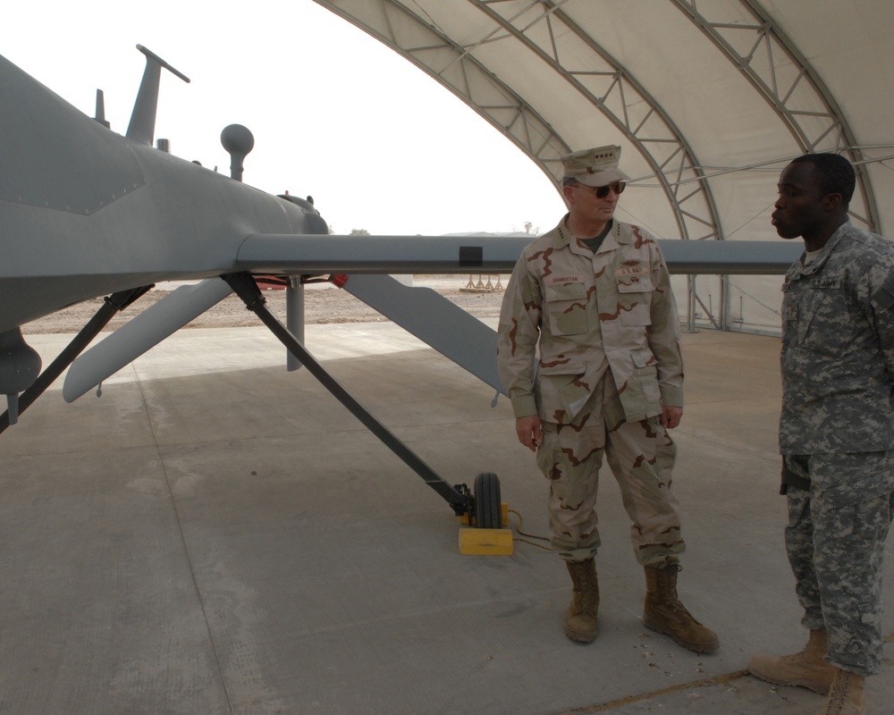 Vice Chairman, Joint Chiefs Visits Service Members in Iraq