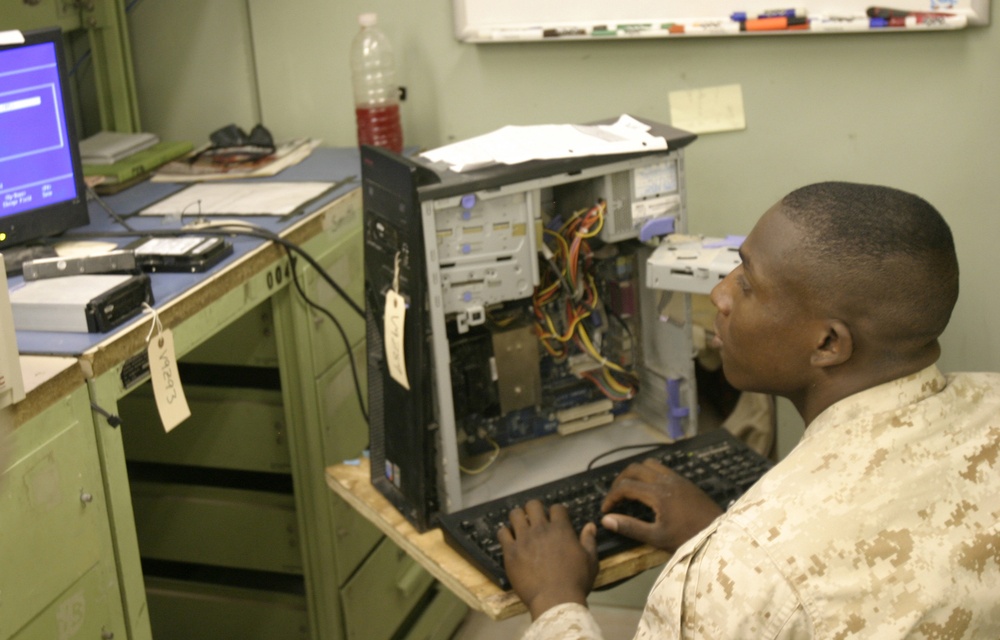 Communications Marines Keep Computers Going
