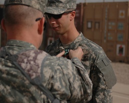 Airman Flies to Soldier's Aid, Gets Valor Award