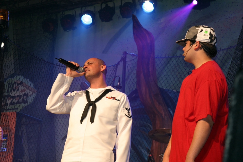 American Idol Finalist Stacey Sings at Navy Week Chattanooga