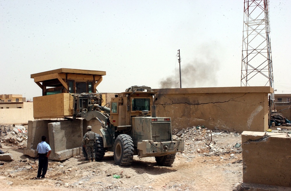 1st Brigade, 3rd Infantry Division conduct reconstruction at an Iraqi polic