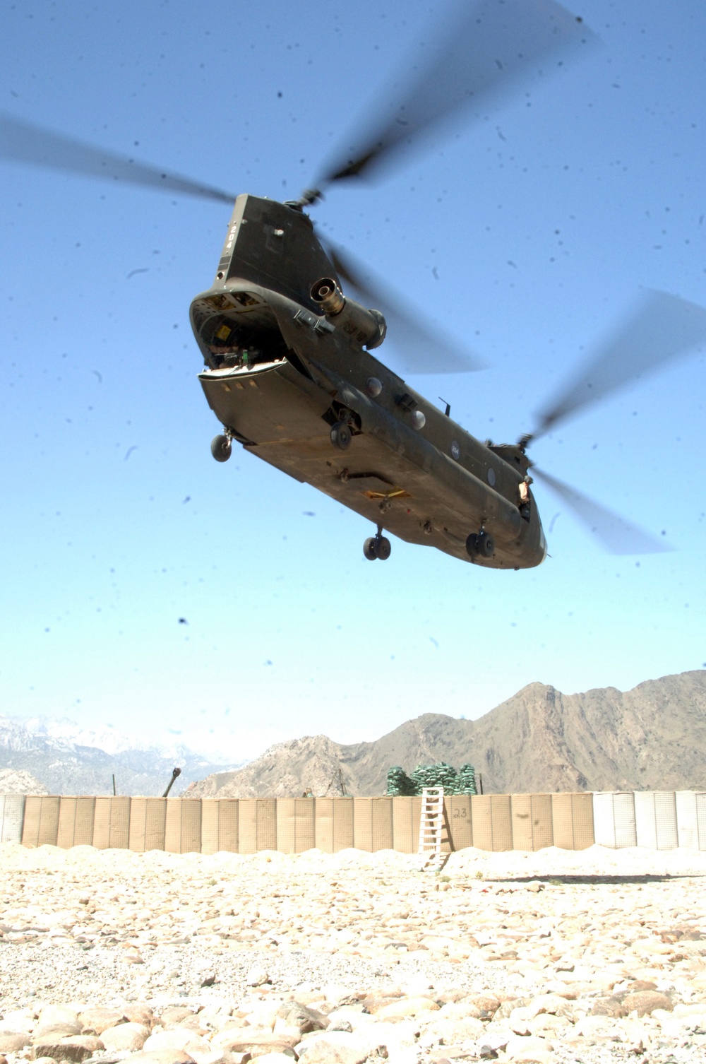 DVIDS - Images - Soldiers, M198s, Chinooks Ready to Roll on FOB ...