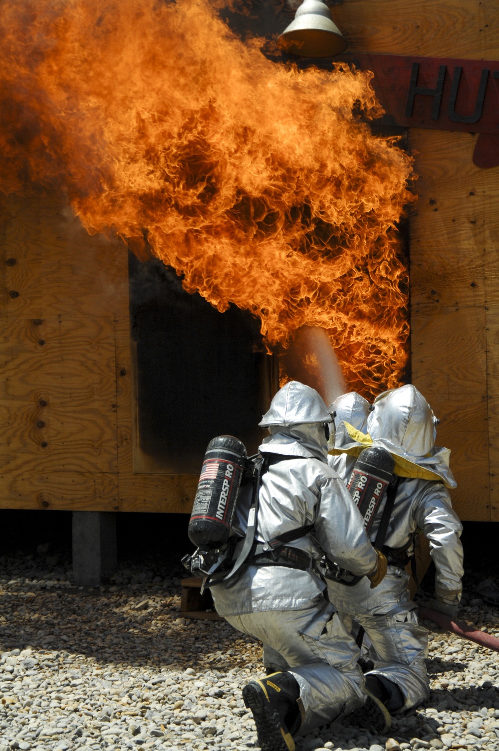 Firefighters fight fire in Iraq
