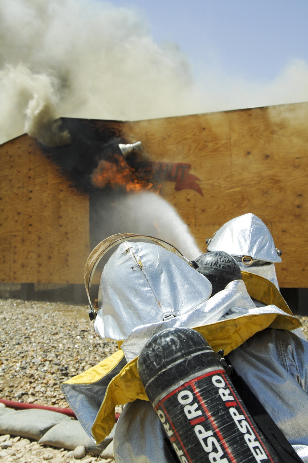 Firefighters fight fire in Iraq