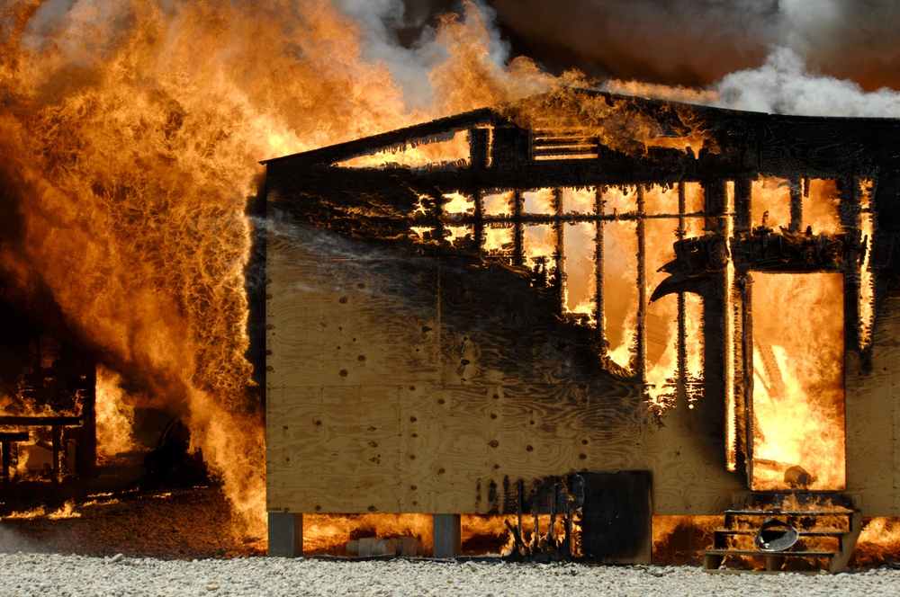 Firefighters fight fire in Iraq