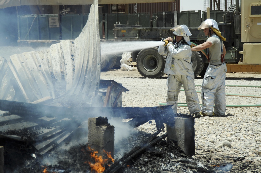 Firefighters fight fire in Iraq