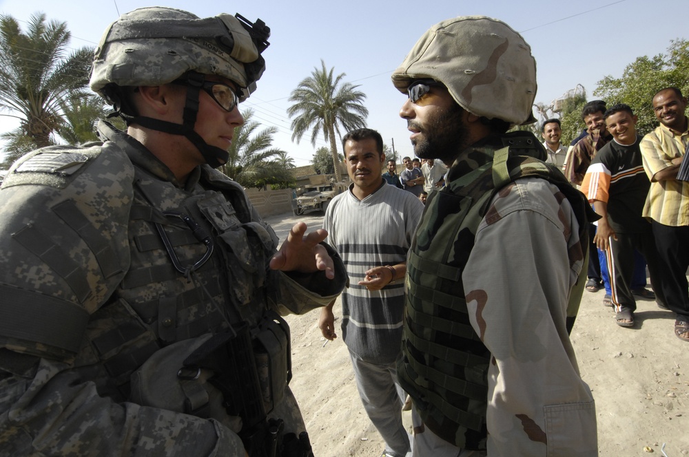 23rd MP Company Assists With Iraqi Police Recruiting