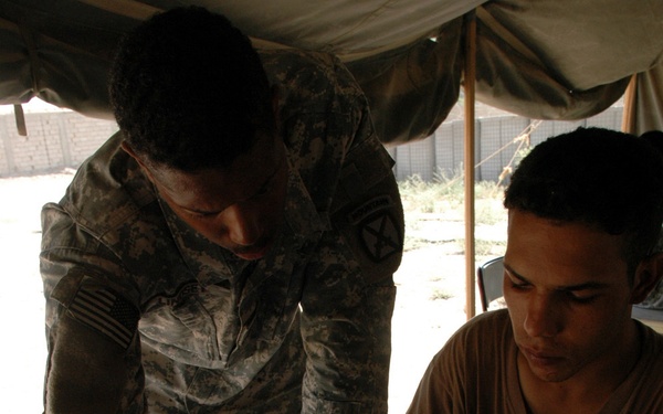 Iraqi Soldiers Participate in First Ever Advanced Infantry Course
