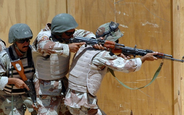 Iraqi Soldiers Participate in First Ever Advanced Infantry Course