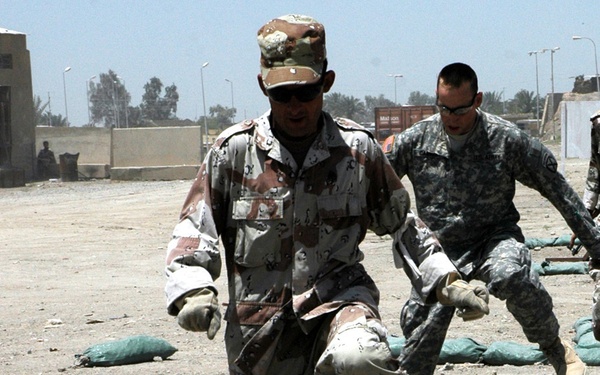 Iraqi Soldiers Participate in First Ever Advanced Infantry Course