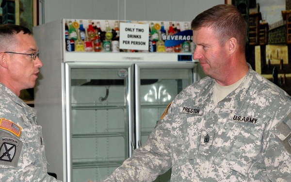 SMA Preston Visits Commando Soldiers in Iraq