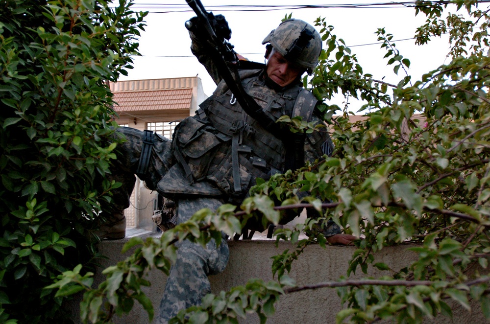 Phantom Menace Soldiers Seek EFP Cell in Qahirya