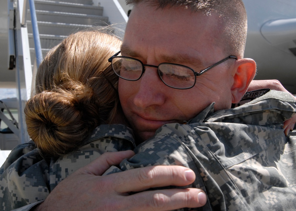 Lt. Col. Lieder Hugs His Daughter