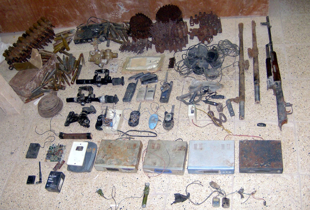 Iraqi Informants Lead U.S. Soldiers to Weapons, IED Caches