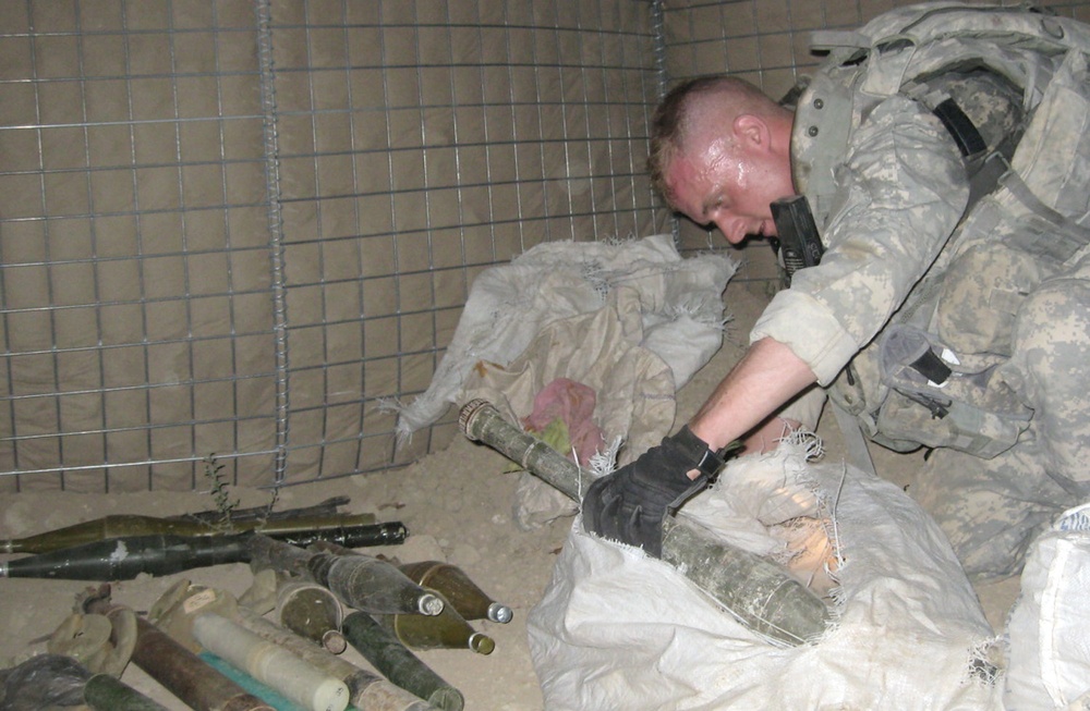 Iraqi Informants Lead U.S. Soldiers to Weapons, IED Caches