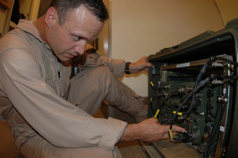 Sailors Help Bridge Comm Gap for Soldiers in Baghdad