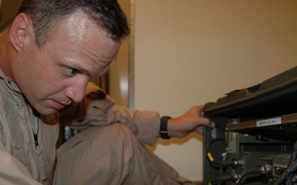 Sailors Help Bridge Comm Gap for Soldiers in Baghdad