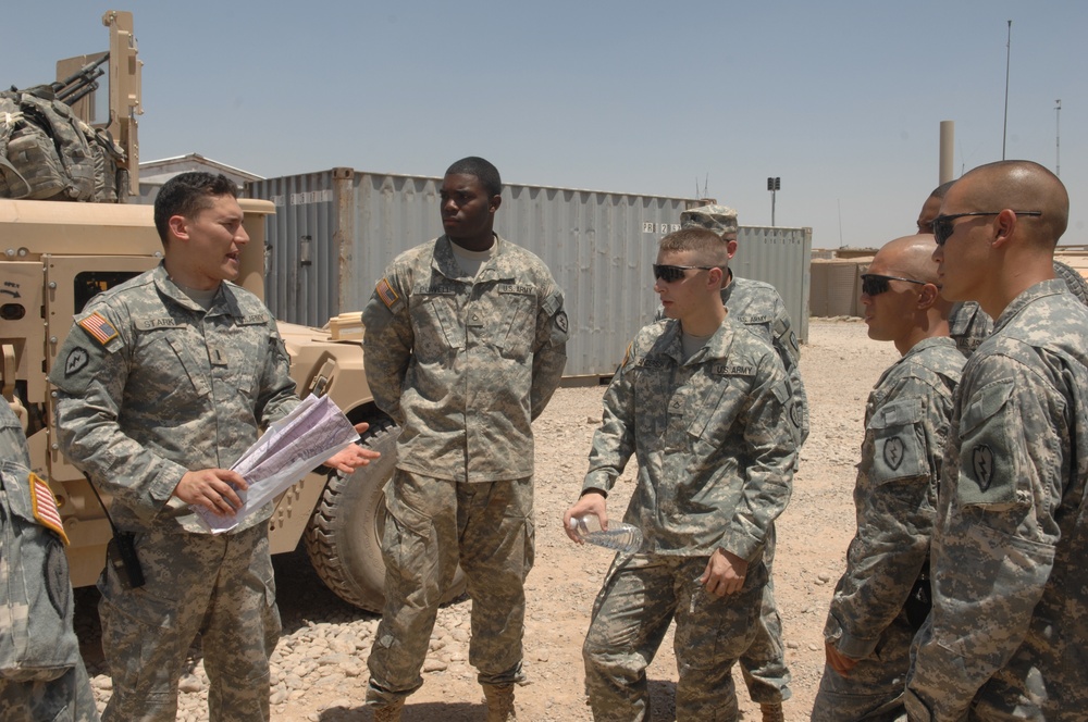 25th Infantry Soldiers Patrol Riyad, Iraq