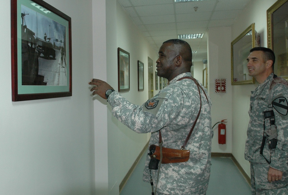 Top NCO in Iraq Visits MND-B