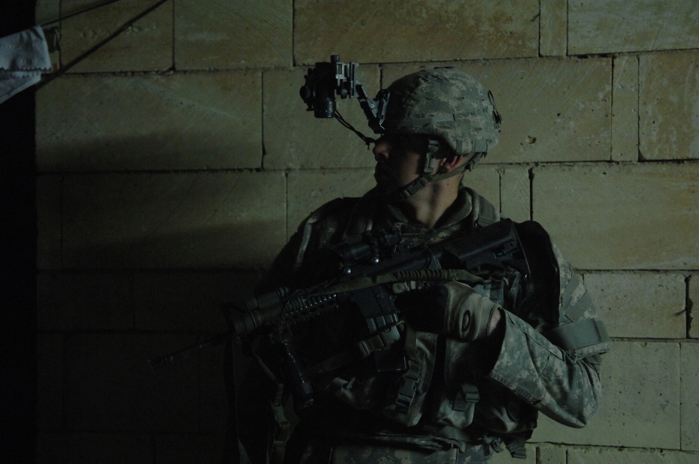 27th Infantry Regiment Soldiers, Iraqi soldiers Perform Mission