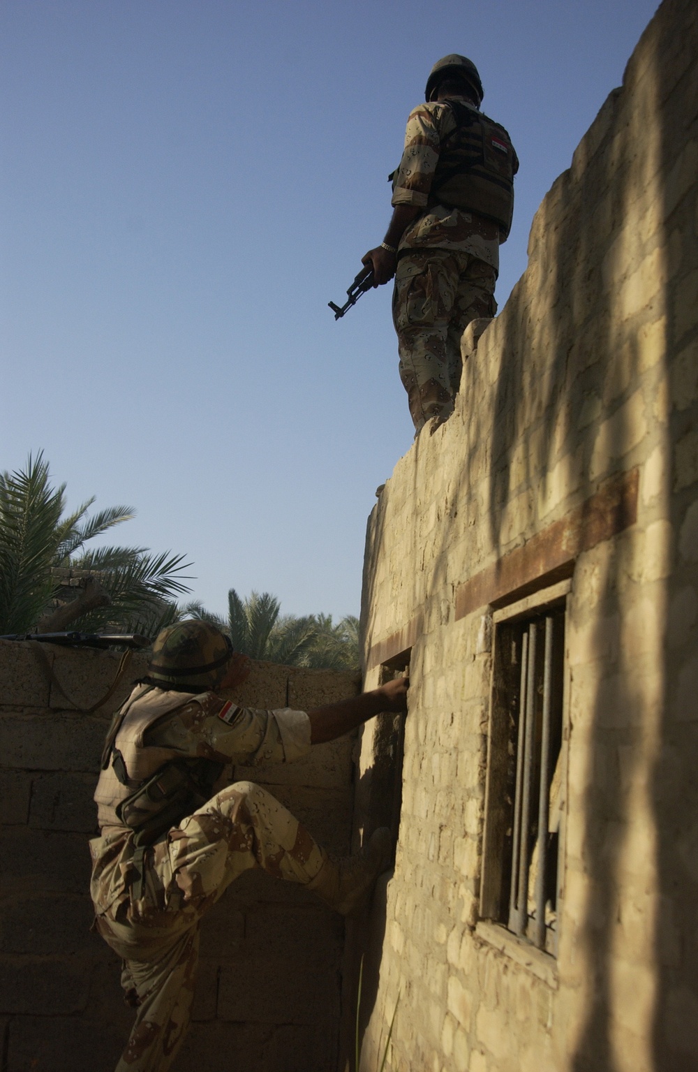IA, 1st Cav. Soldiers Seek Out Anti-Iraqi Forces in Baqubah