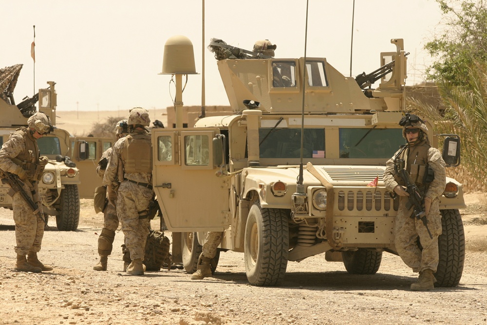 Marines Work With Iraqi Police