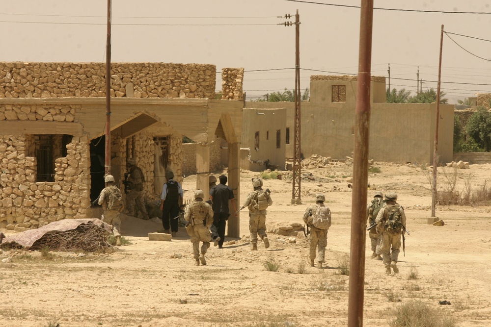 Marines Work With Iraqi Police