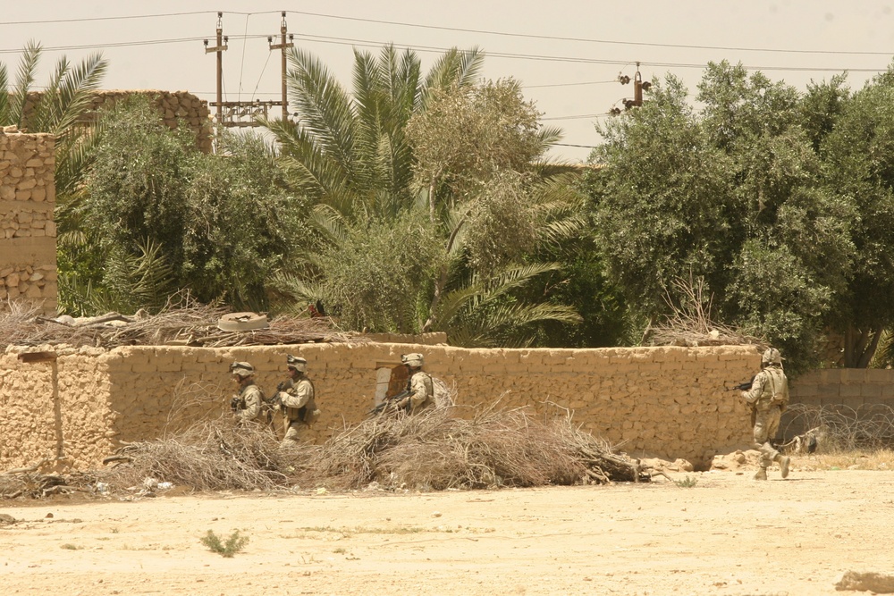 Marines Work With Iraqi Police