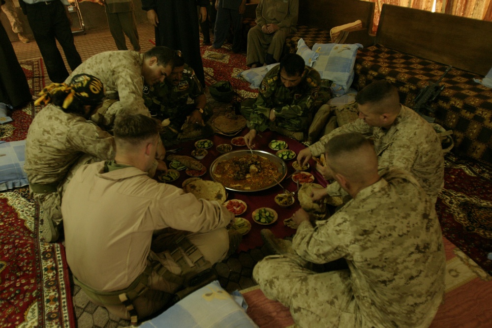 Marines Work With Iraqi Police