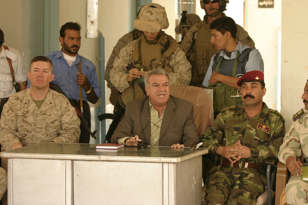 Marines Work With Iraqi Police