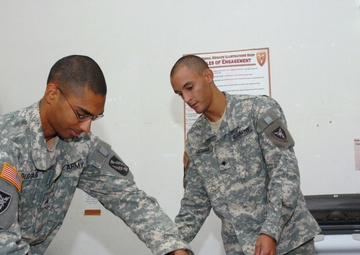 Soldiers Step Up, Support Units With Graphics