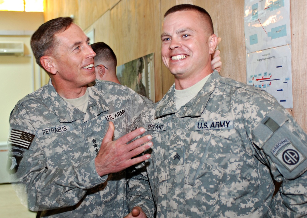 Gen. Petraeus Honors Paratroopers