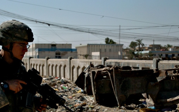 Talk to the people: Paratroopers ask residents of Ur to lend helping hand