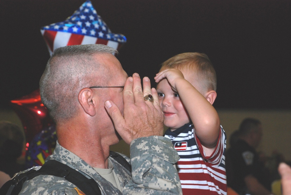 38th Receives Joyous Welcome-home After Iraq Deployment