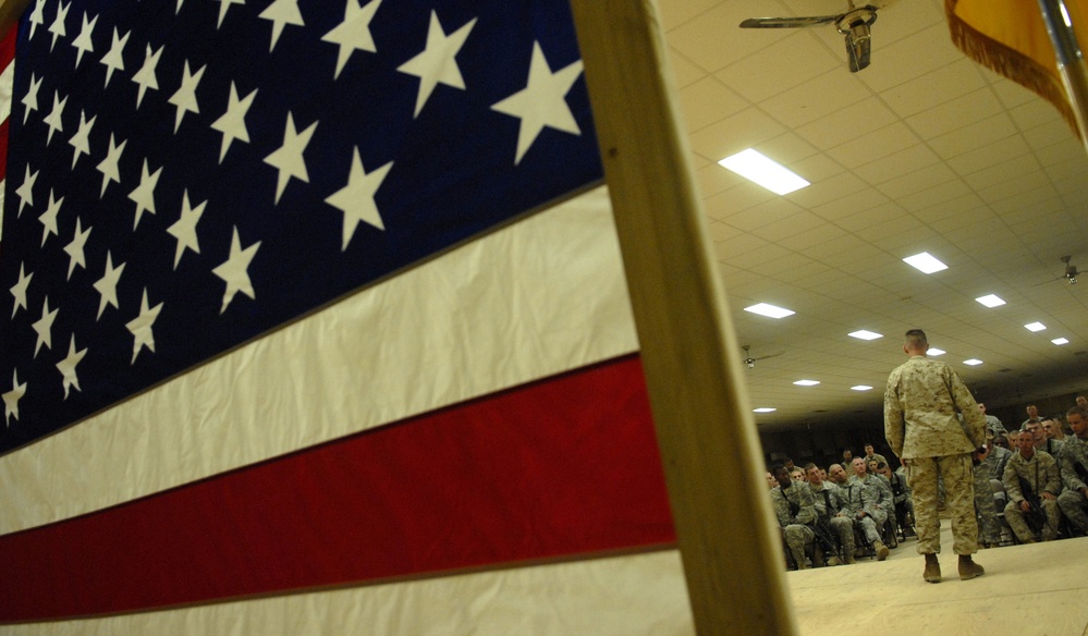 Gen. Pace Visits Troops in Ramadi
