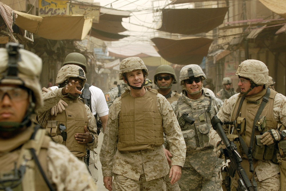 Gen. Pace Visits Troops in Ramadi
