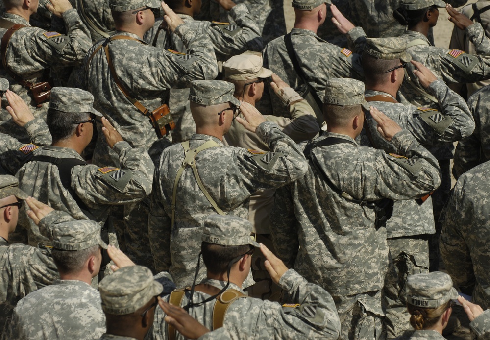 Gen. Pace Visits Troops in Ramadi