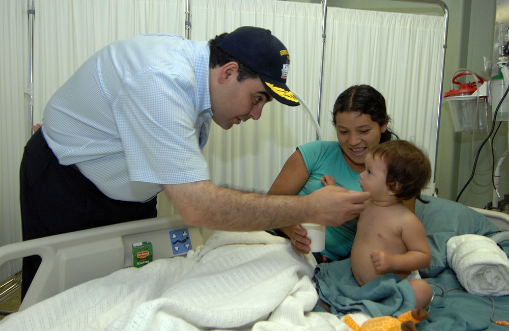 USNS Comfort Reaches El Salvador