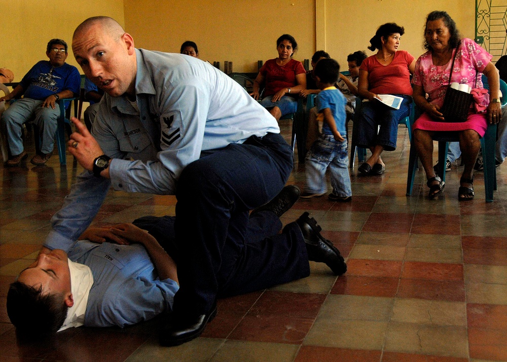 USNS Comfort Reaches El Salvador