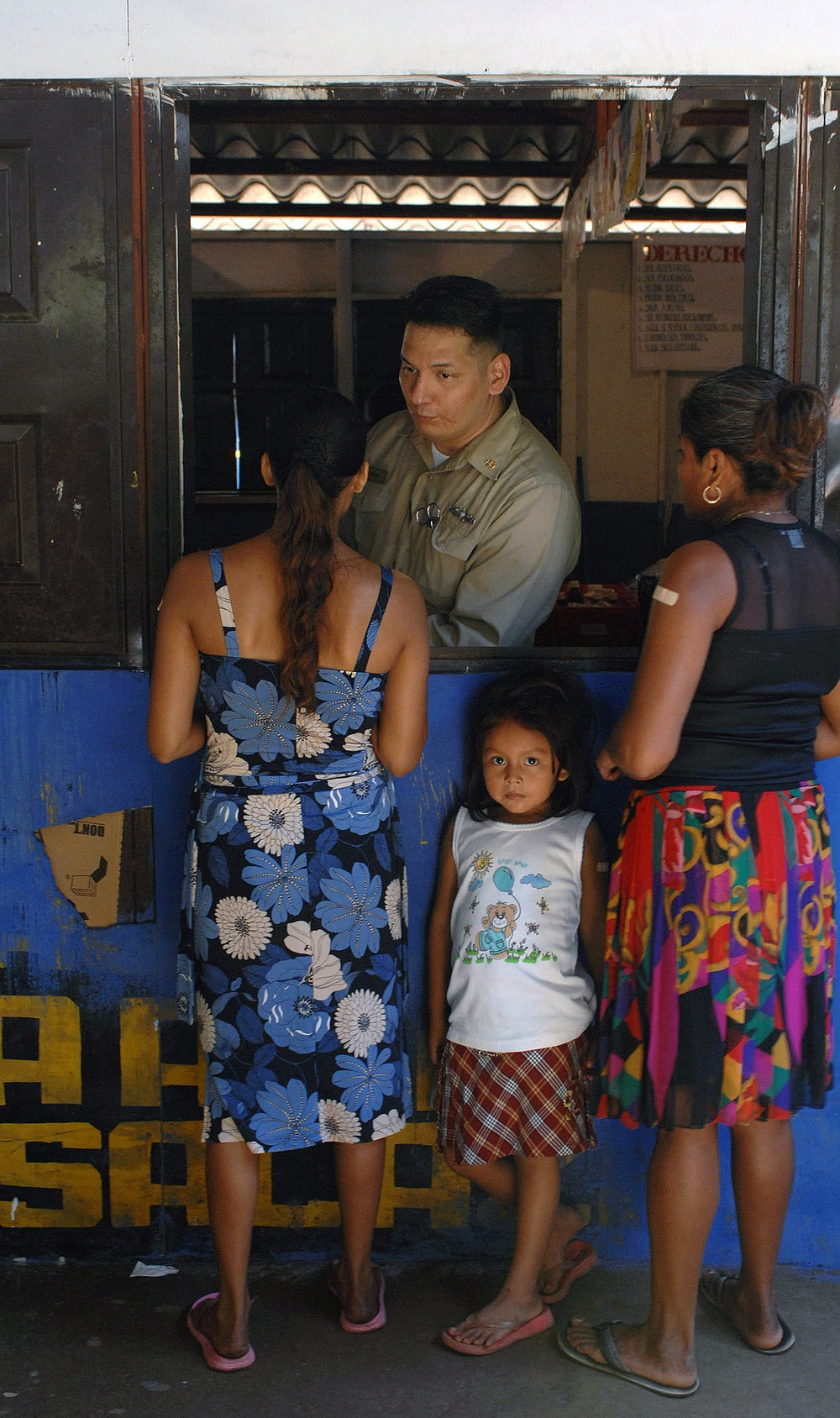 USNS Comfort Reaches El Salvador