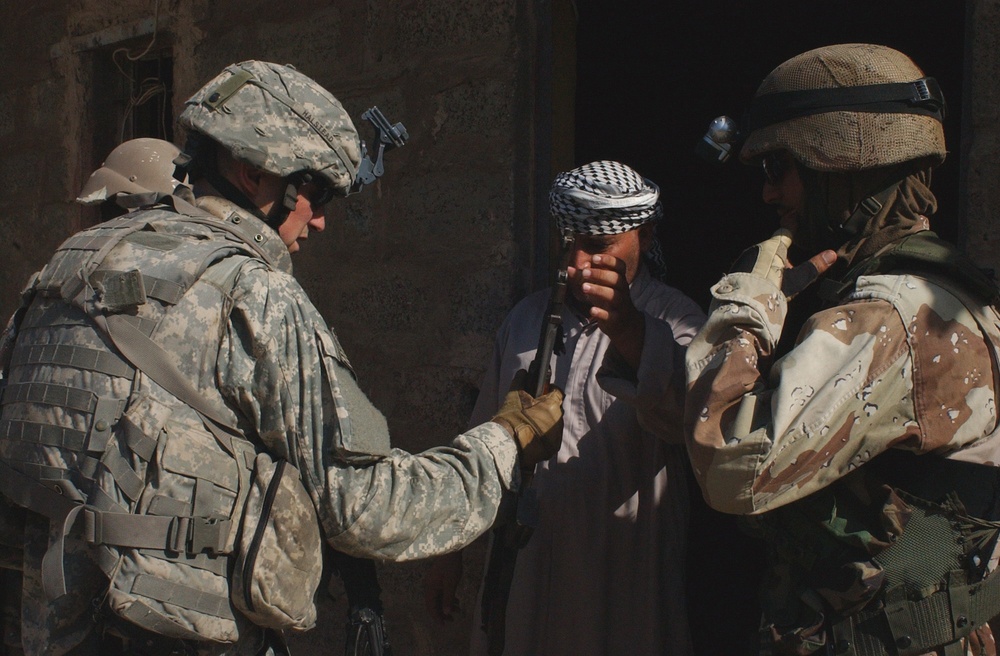 U.S, Iraqi Soldiers Search for Weapons in Zafaraniyah