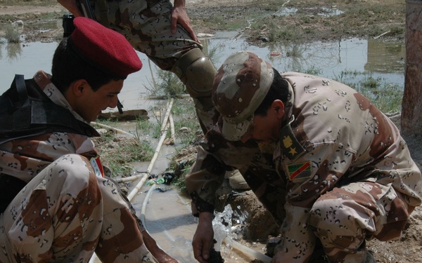 IA, Stryker Leaders Assess Progress in Baqubah