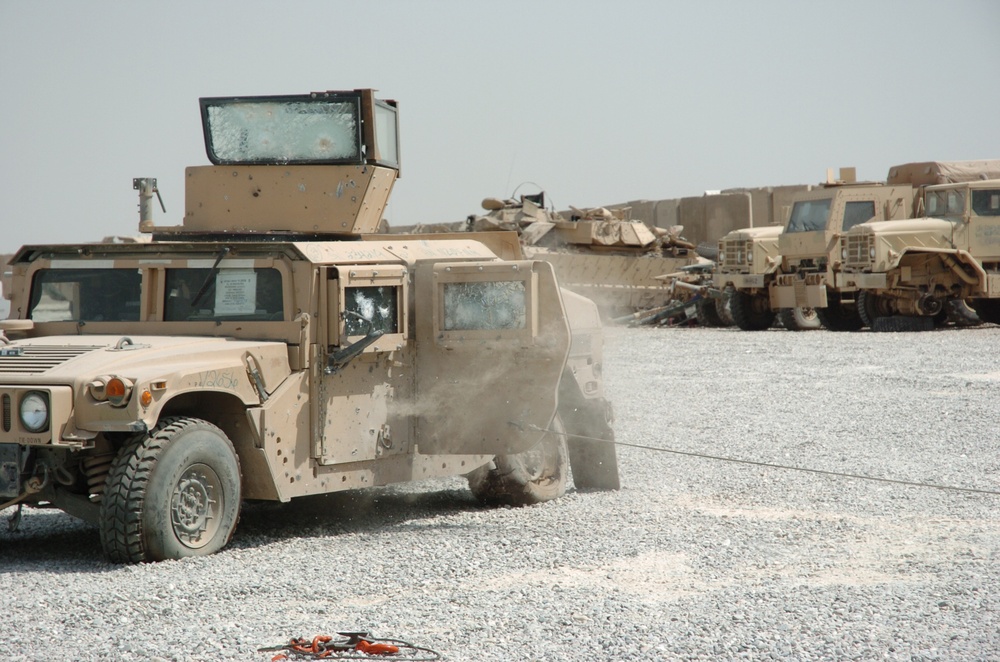 Soldiers Learn Methods to Save Trapped Troops