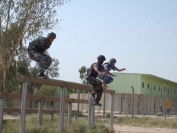 Iraqis Graduate From Leadership Course