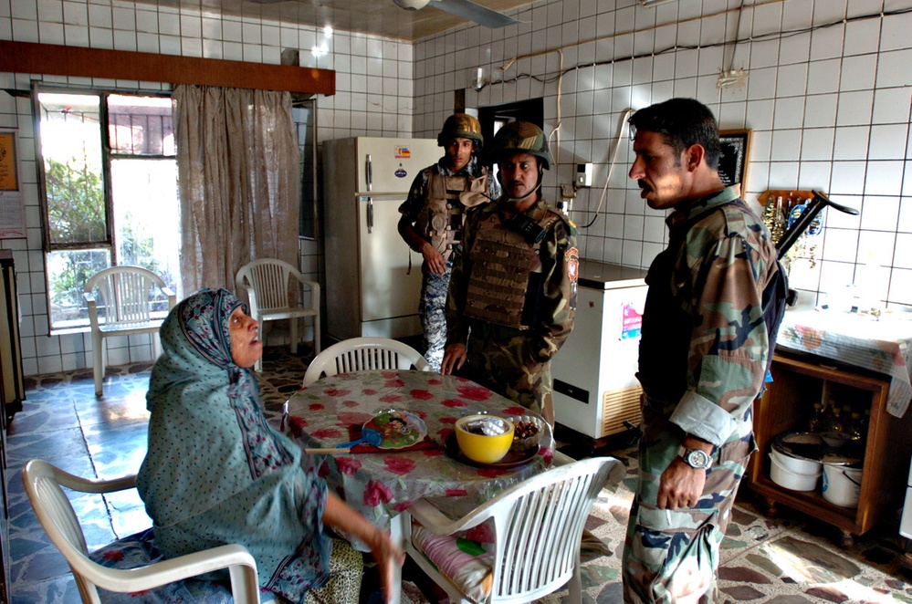Soldiers, National Police Search Homes, Meet With Residents Despite Heat